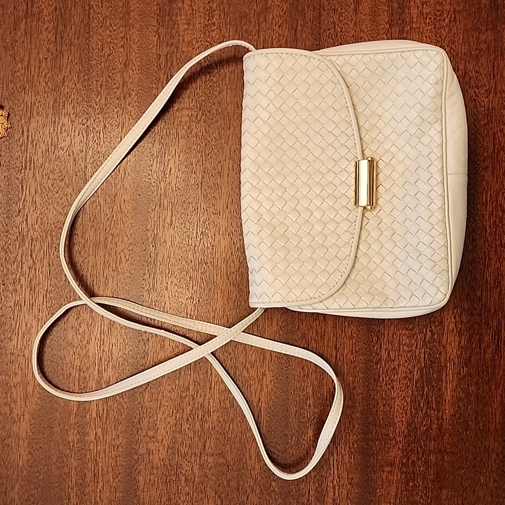 ✨️ Vintage ✨️ GANSON white woven cross body bag PRE-OWNED